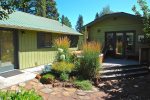 2 blocks away from 1st Street Rapids Park on the Deschutes River